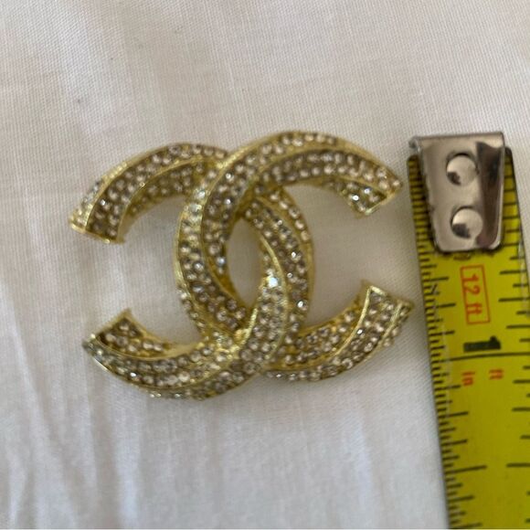 Classic Brooch - Picture 7 of 11